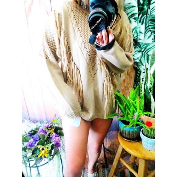 Western boho fringe detailed sweater 🍂 - Picture 3 of 7